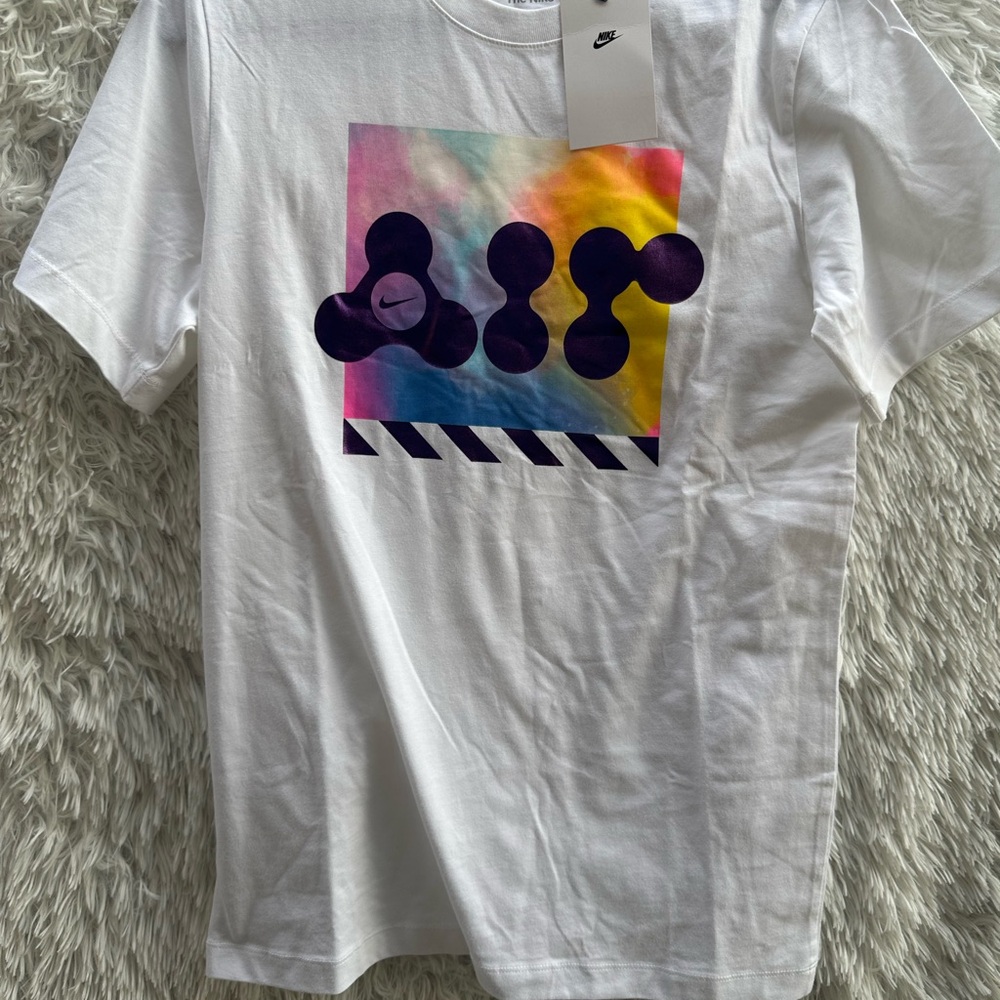 New Nike White Graphic Men's T-Shirt